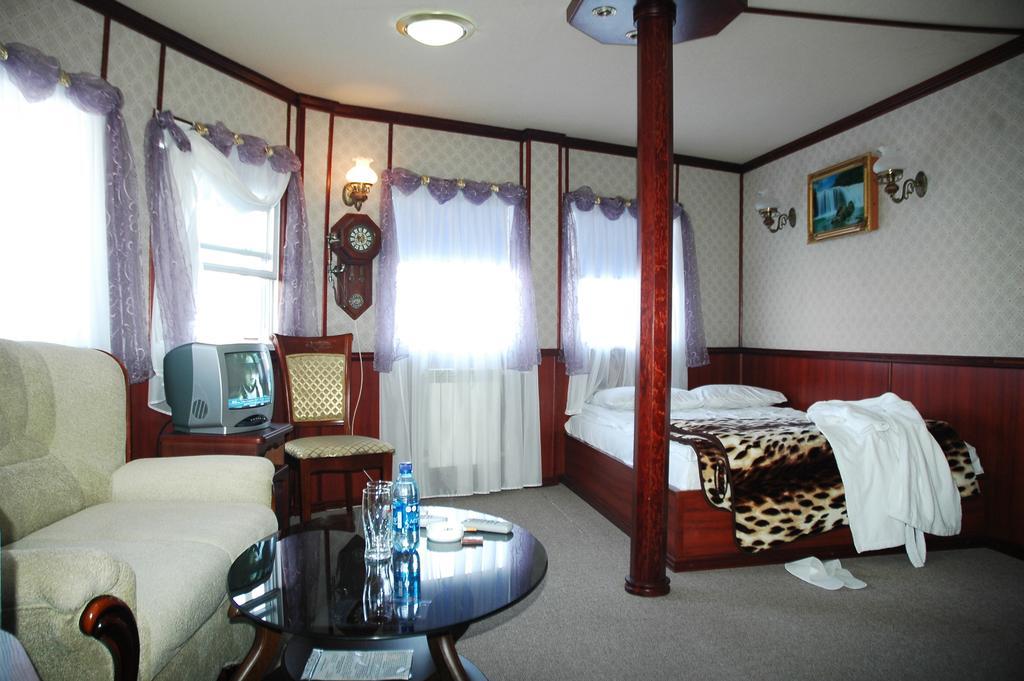 Hotel Bogdan Khmelnytskyi Kyjev Exteriér fotografie
