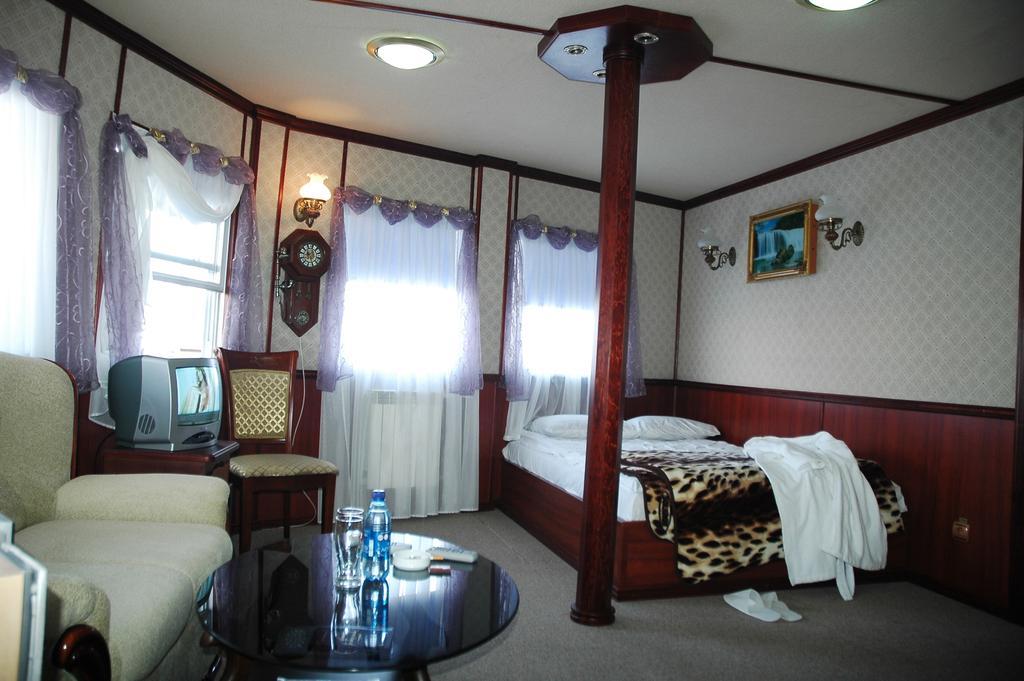 Hotel Bogdan Khmelnytskyi Kyjev Exteriér fotografie