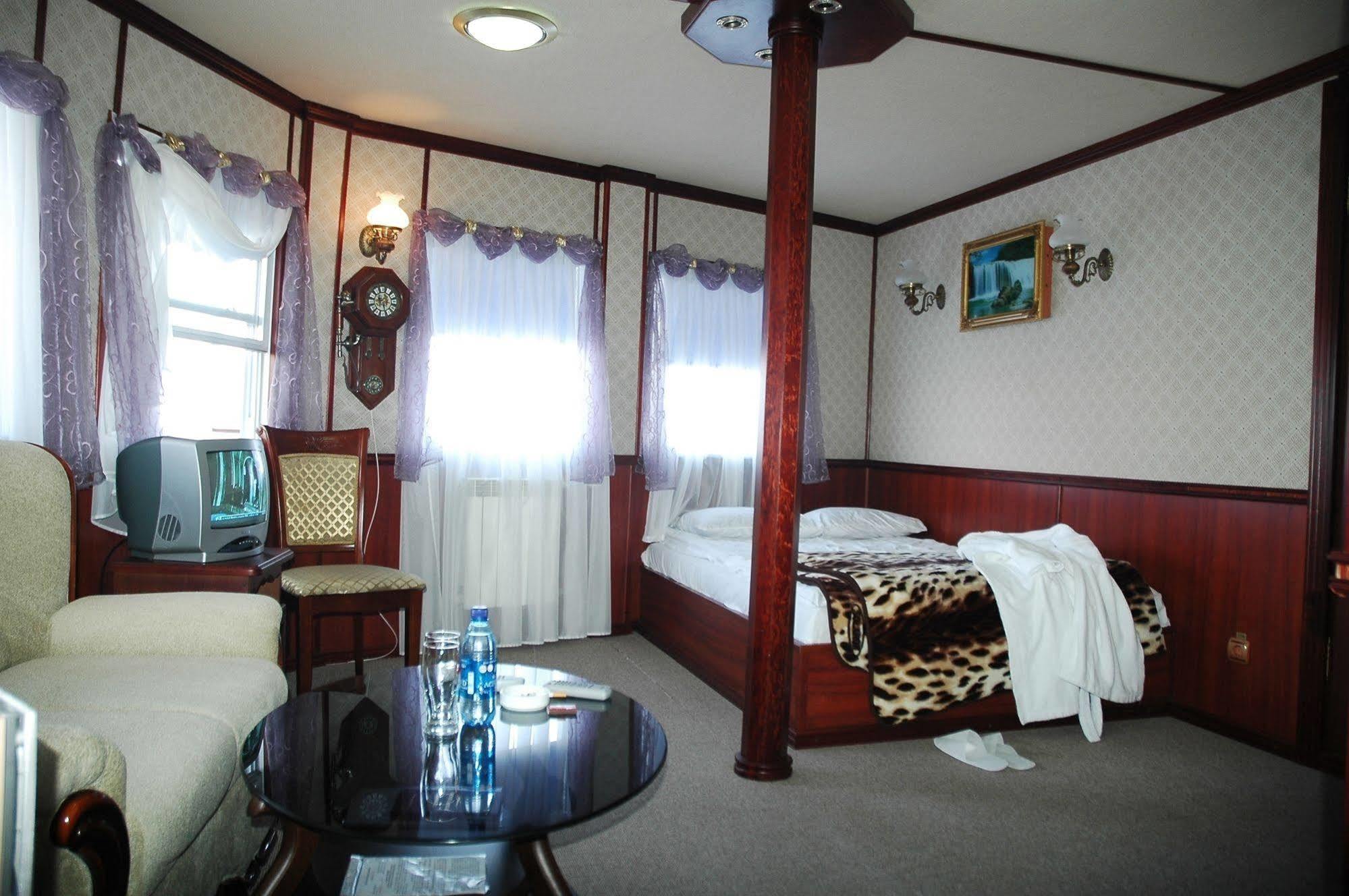 Hotel Bogdan Khmelnytskyi Kyjev Exteriér fotografie
